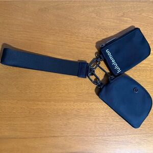 lululemon athletica Dual Pouch Wristlet (Black)